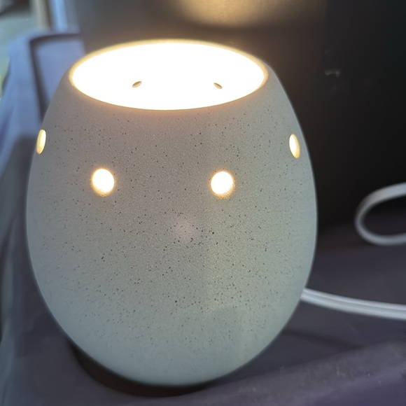 Ceramic Sanded Tabletop Wax Warmer and two 12-count scented melts NWOT - Picture 9 of 13